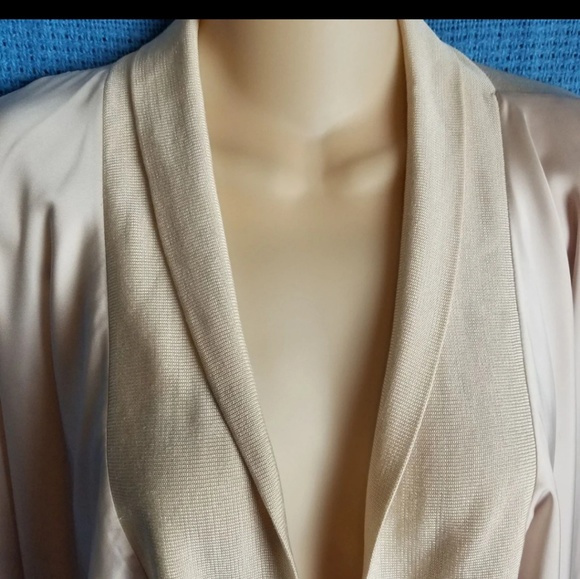 Nwot! White House Black Market Silk Card - Picture 3 of 8